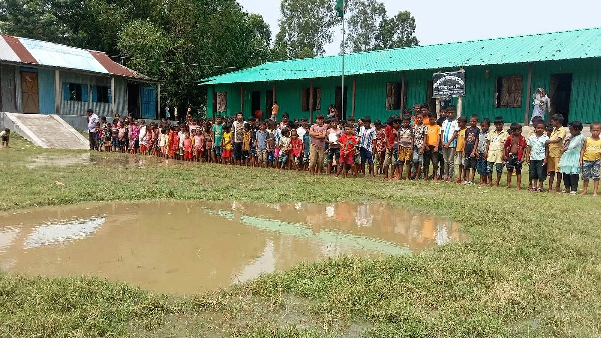 ছয় বছরেও ভরাট হয়নি মাঠ, দুর্ভোগে সাড়ে ৩০০ শিক্ষার্থী