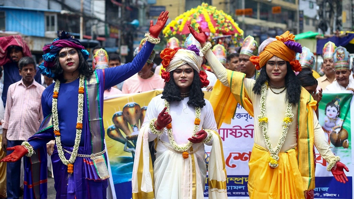 নগর জুড়ে শোভাযাত্রায় ভক্তদের মিলনমেলা