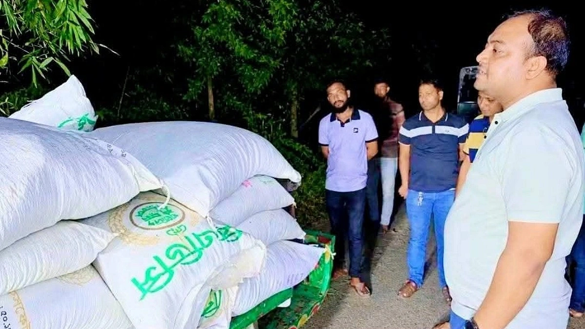 বকশীগঞ্জে গভীর রাতে ২৩ বস্তা ডিএপি সার জব্দ