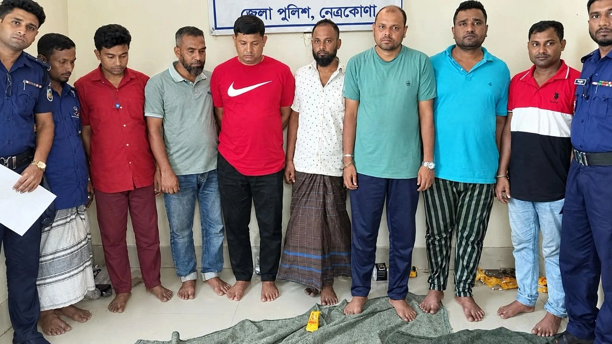 জুয়ার আসর থেকে যুবদল নেতা-বিজিবি সদস্যসহ আটক ৮