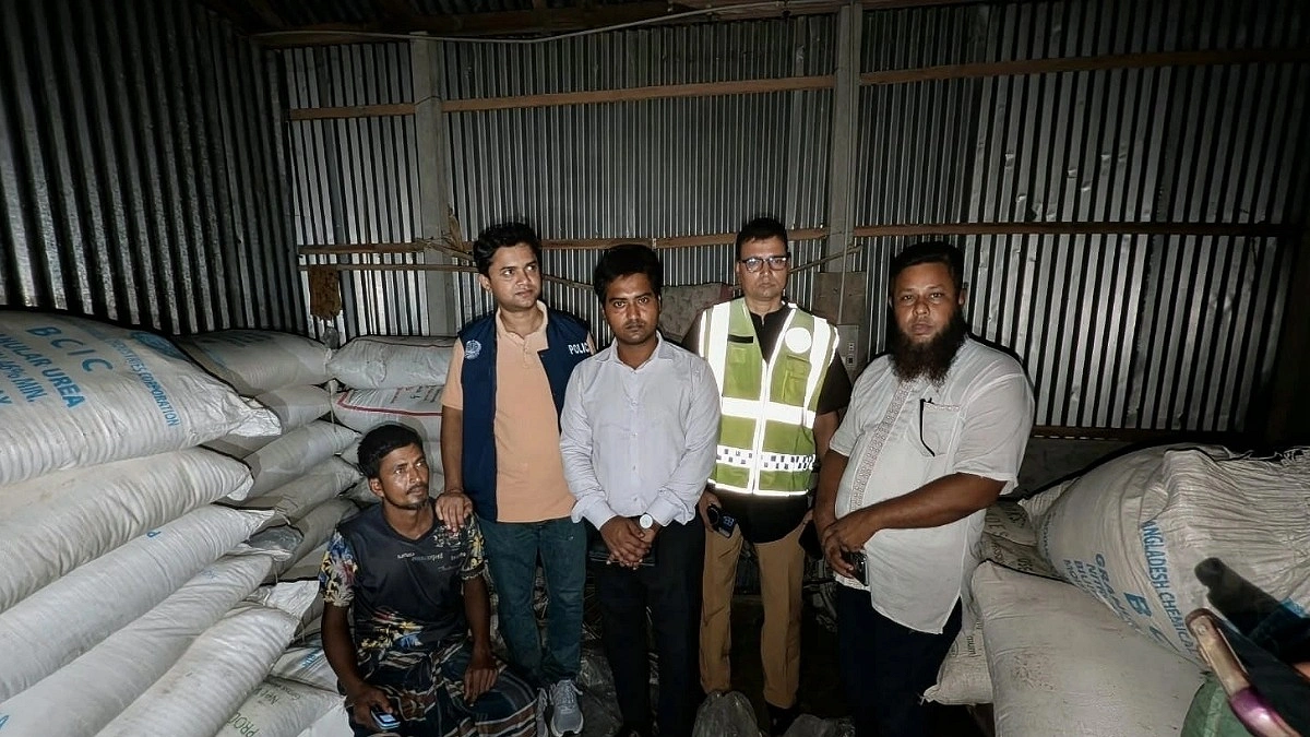 ভূরুঙ্গামারীতে অবৈধ সার মজুদ, দুজনকে লাখ টাকা জরিমানা