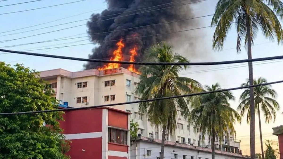 ময়মনসিংহ মেডিকেলে অগ্নিকাণ্ডে মৃত্যুর খবর; প্রশাসন বলছে, নিশ্চিত নয়