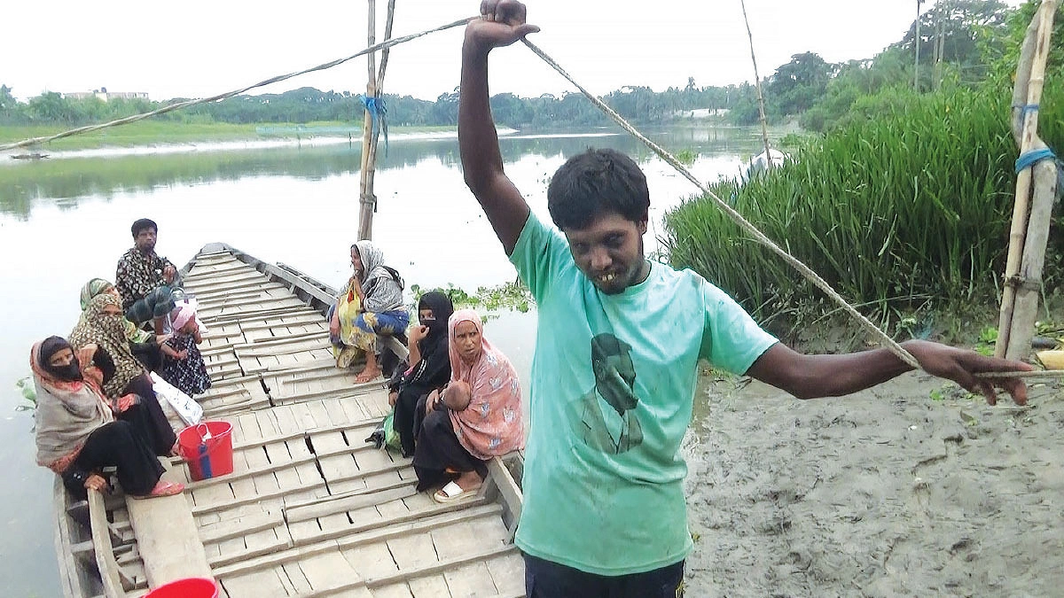 দড়ি টেনে চলে নৌকা, সংসারও