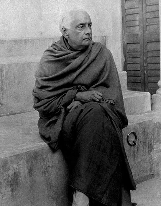 সমাজের অদ্ভুততা, অসংগতি ও ভণ্ডামিকে ব্যঙ্গ করেছেন গগন ঠাকুর