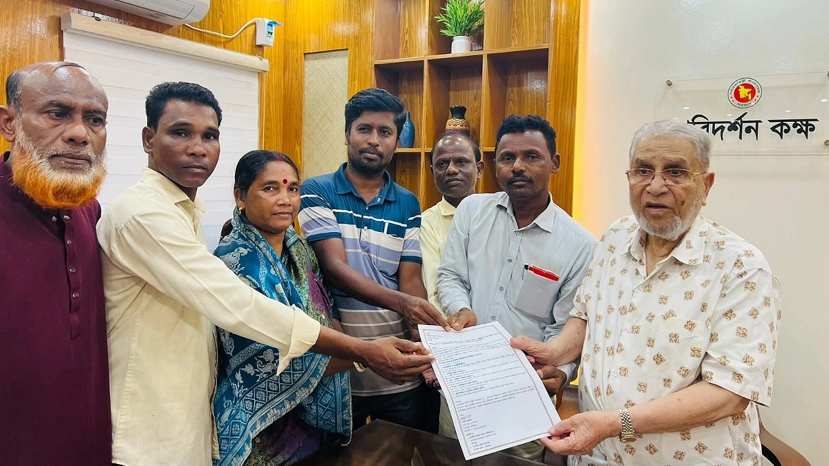 ছয় দফা নিয়ে এমপির কাছে হবিগঞ্জের চা শ্রমিকরা