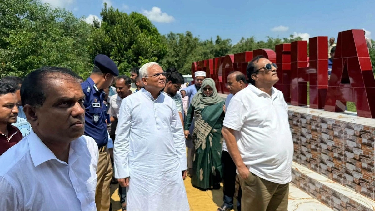 সীতাকোট বিহার পরিদর্শনে দুই মন্ত্রী