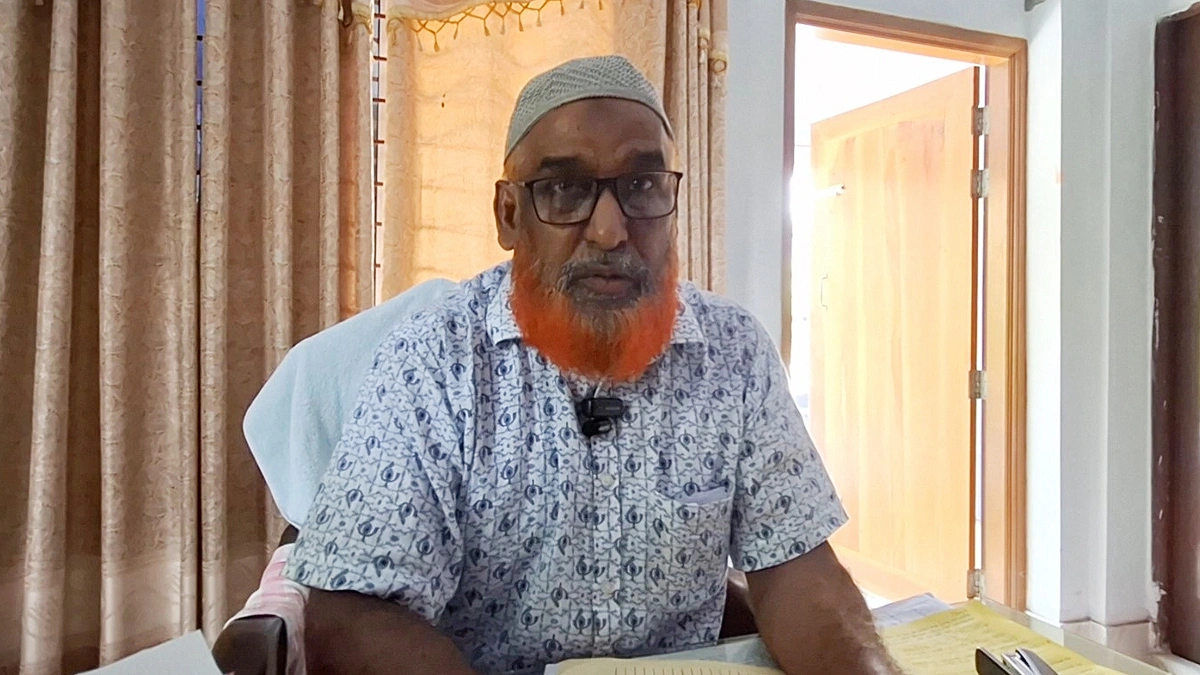 মাগুরা পল্লী বিদ্যুৎ সমিতির আড়পাড়া জোনাল অফিসের ডেপুটি জেনারেল ম্যানেজার (ডিজিএম) মো. রেজাউল করিম। ছবি: আগামীর সময়