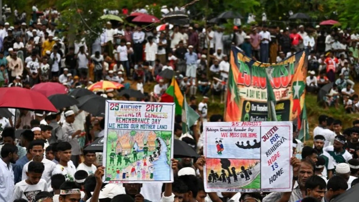 মানবতার উঠোনে জমছে বারুদ