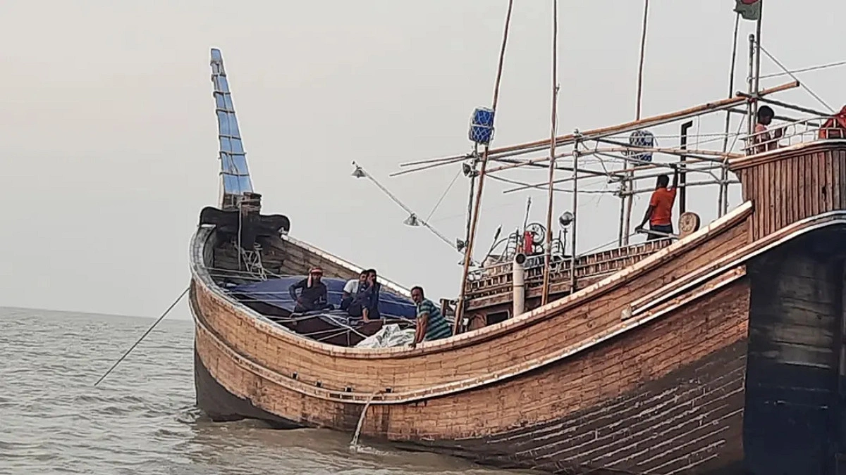 মহেশখালীতে নৌকা ডুবে দুই জেলের মৃত্যু, নিখোঁজ ২