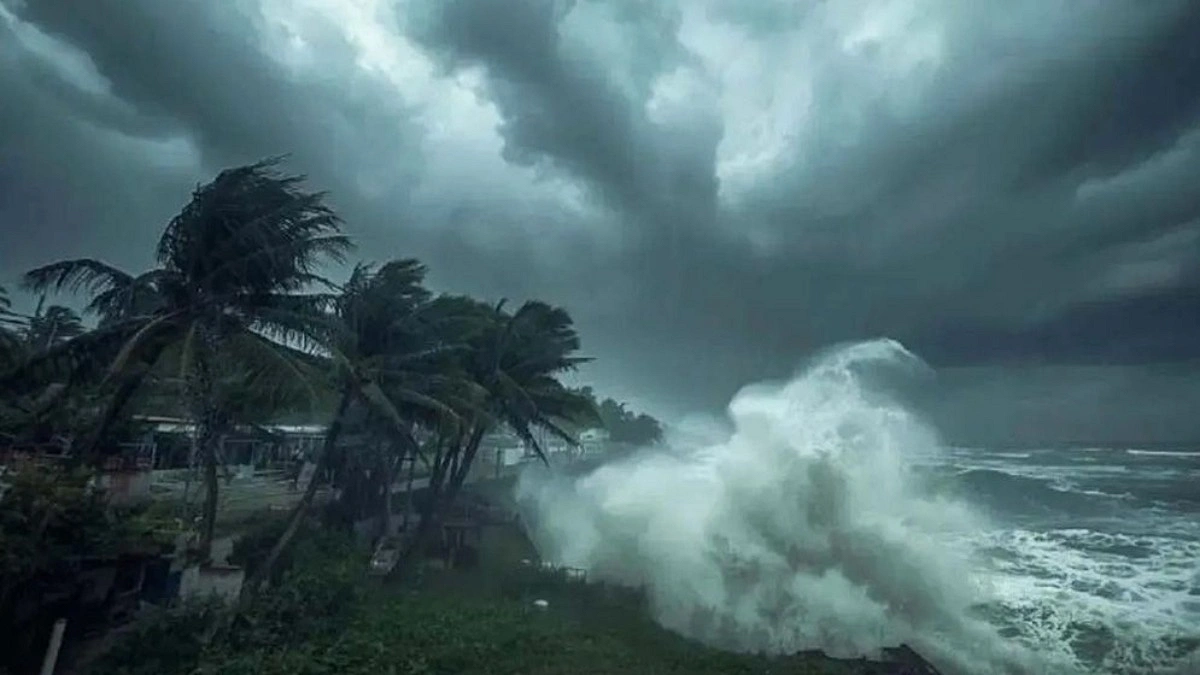 চার সমুদ্রবন্দরে আজও ঝড়ের আভাস, ৩ নম্বর সতর্ক সংকেত