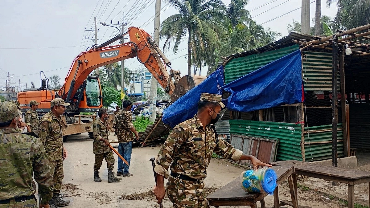 চট্টগ্রামে ১৫০ অবৈধ স্থাপনা উচ্ছেদ