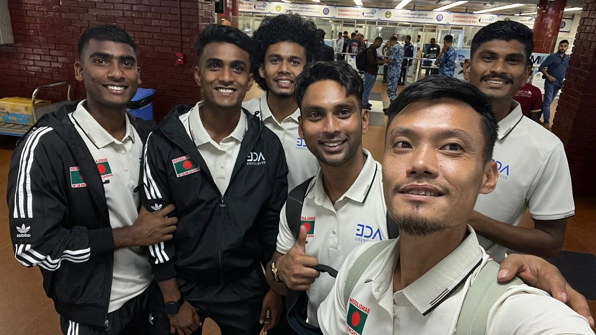 চীন সফরে রওনা হলো বাংলাদেশ জাতীয় হকি দল