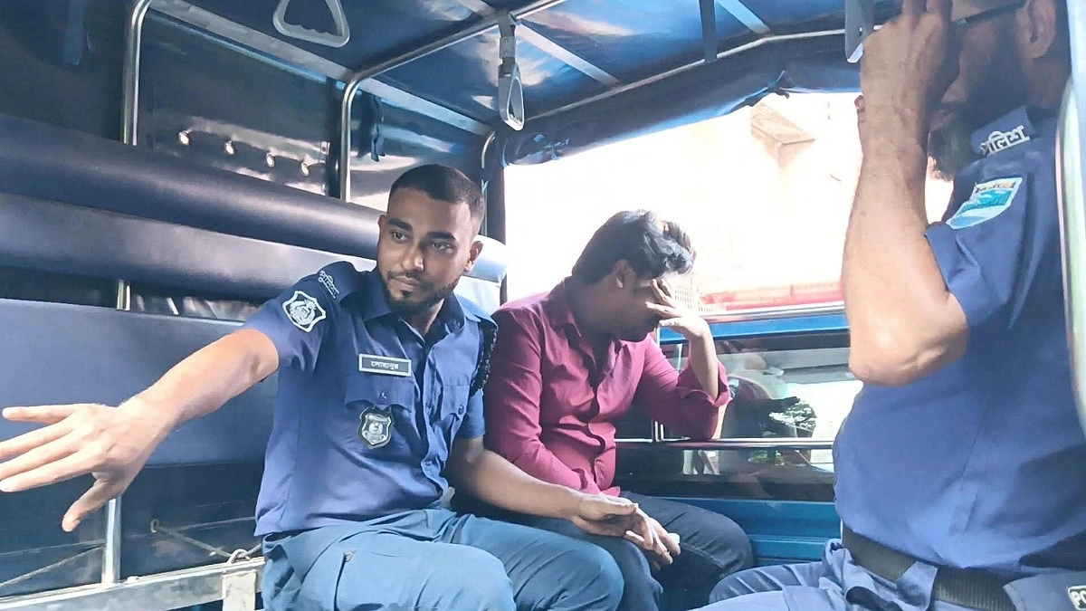 ফেসবুকে ‘শুভ জন্মদিন আপা’ কমেন্ট, জাবি ছাত্রশক্তি নেতা আটক