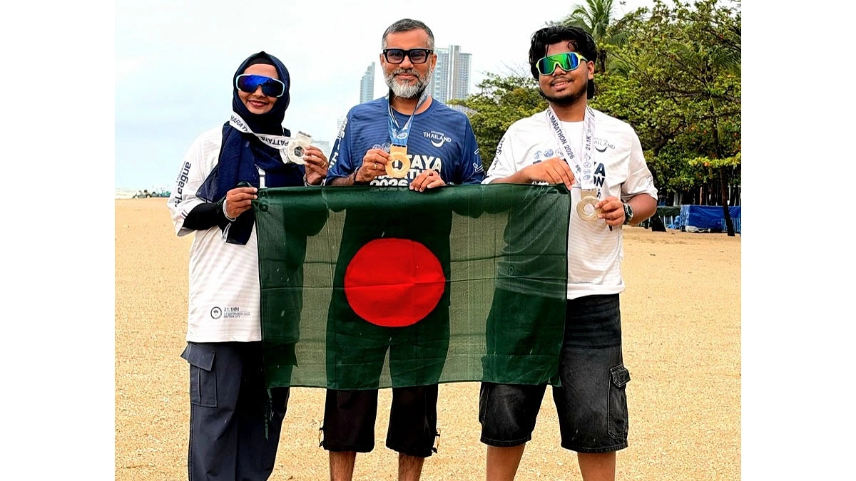 পাতায়া আন্তর্জাতিক ম্যারাথনে বাংলাদেশের পতাকা উড়ালেন একদল বাংলাদেশি রানার