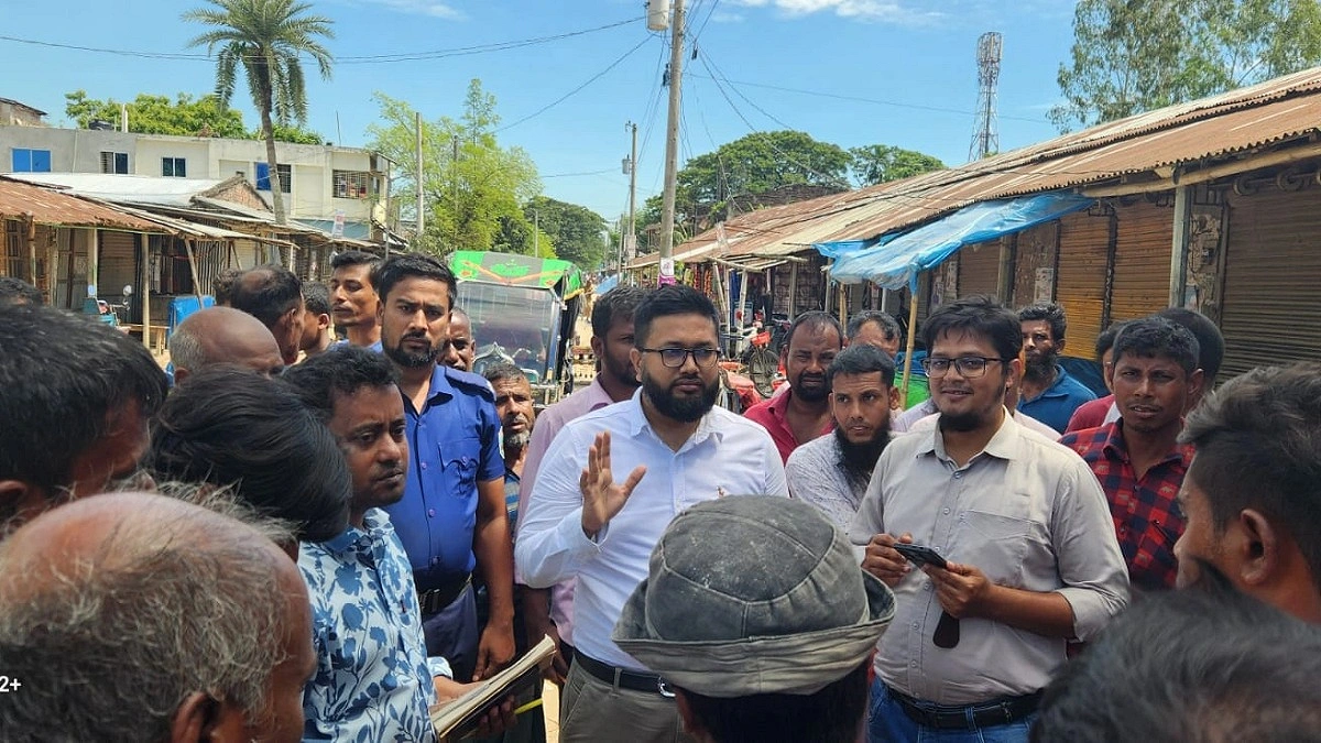 সার পাচারের সময় ডিলারকে ধরে প্রশাসনকে খবর দিল জনতা