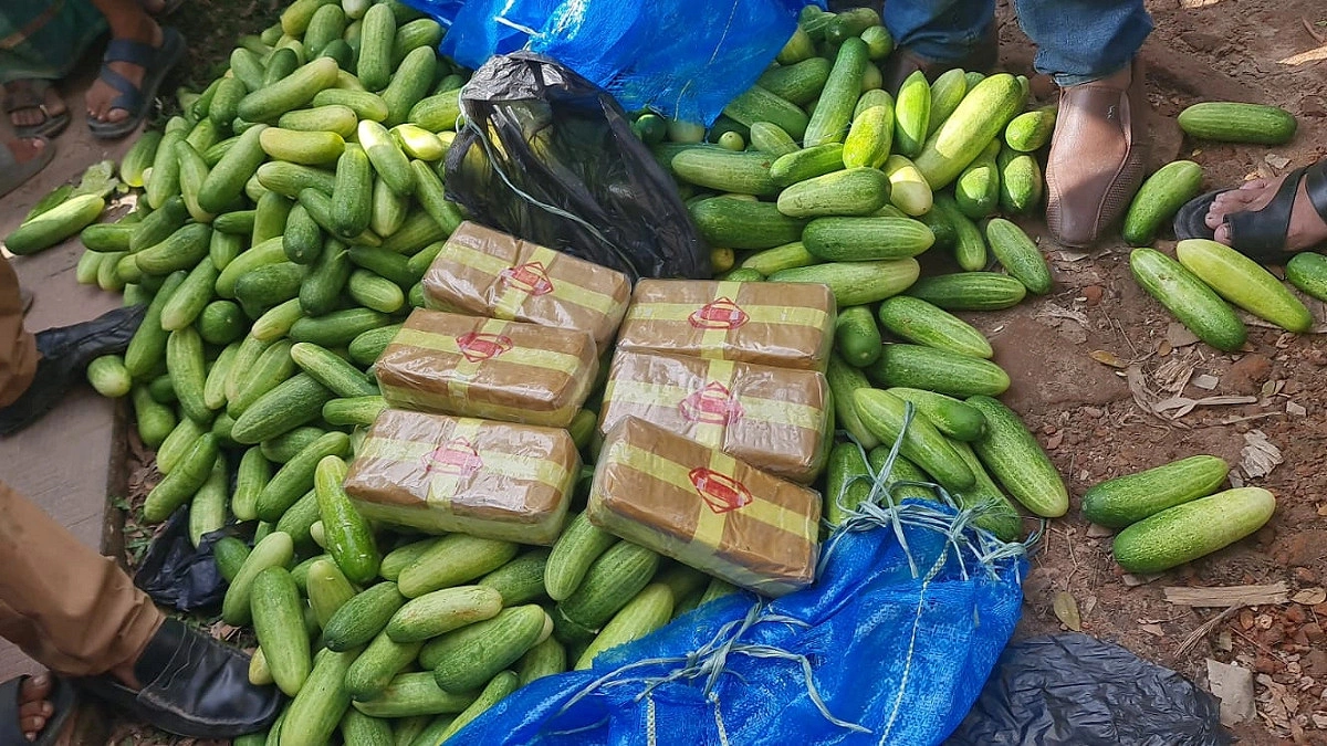 শসার বস্তা খুলতেই বের হলো ৬০ হাজার ইয়াবা