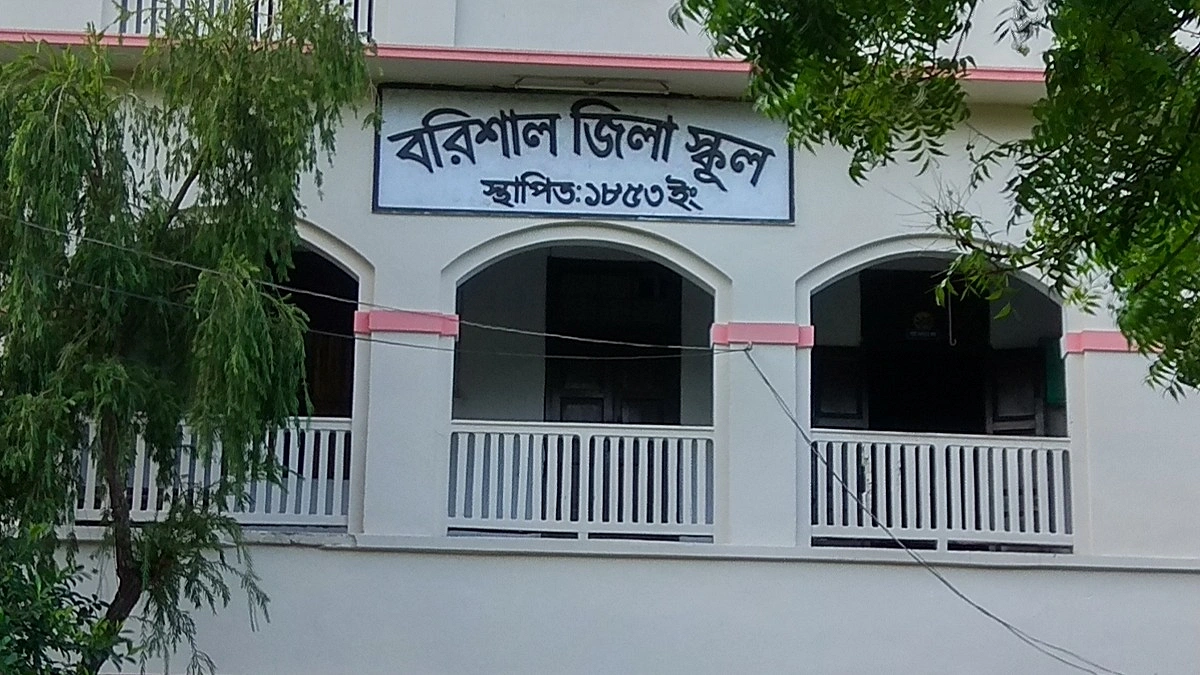 ক্লাসের বাইরে হট্টগোলের অভিযোগে দুই ছাত্রকে পেটালেন শিক্ষক