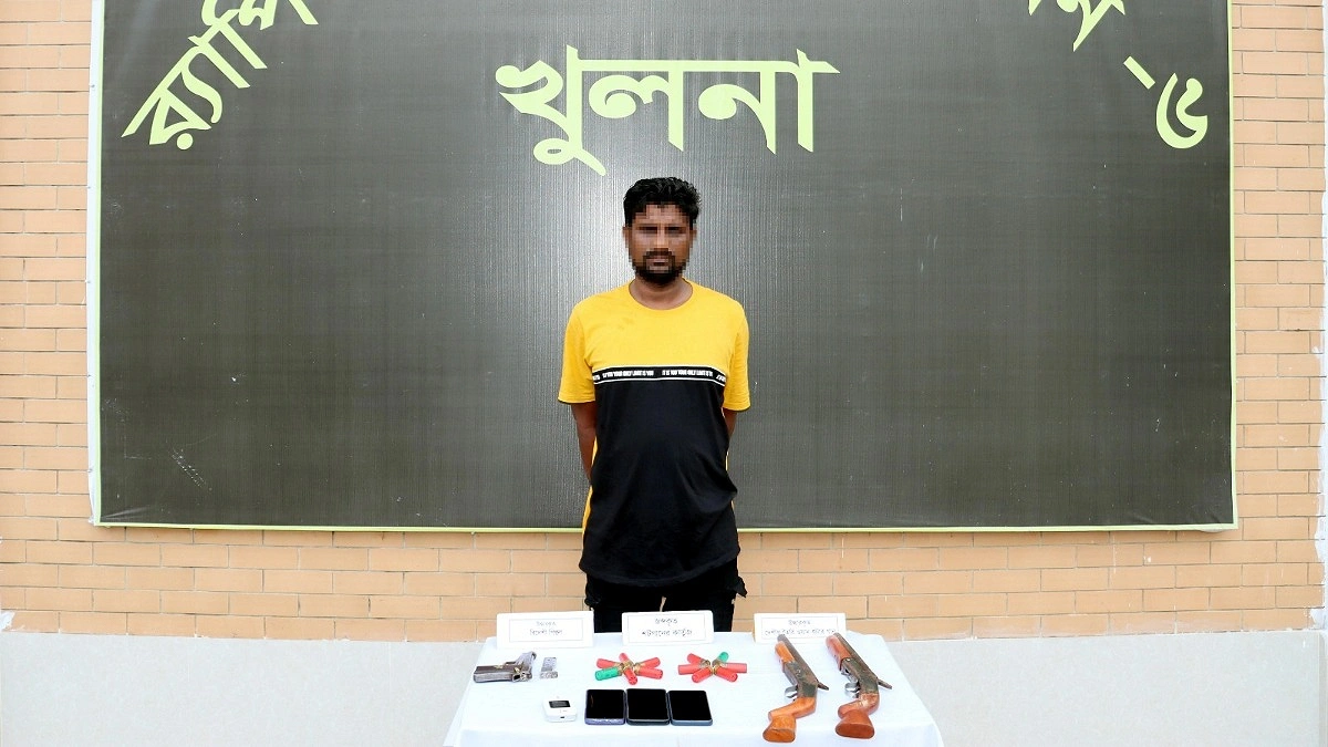 খুলনায় অস্ত্র-গুলিসহ গ্রেপ্তার ‘শুটার’ আরমান