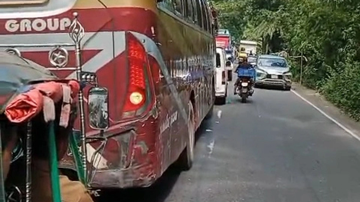 ডাক্তার দেখাতে যাওয়ার পথে বাস-মাহিন্দ্রা সংঘর্ষ, সড়কে লাশ কিশোরী