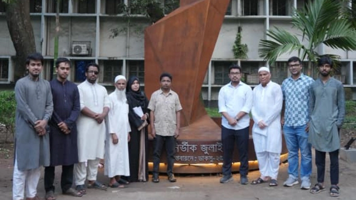 ঢাবিতে ‘নির্ভীক জুলাই’ স্থাপন করল ডাকসু