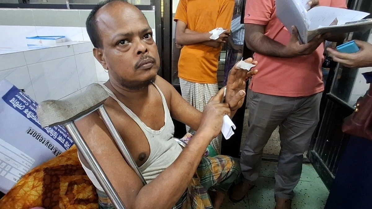 চাঁদপুরে হাসপাতালের ছাদের পলেস্তারা খসে পড়ে আহত ৩ রোগী