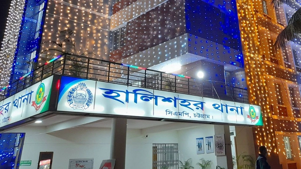অফিস থেকে ফিরে স্ত্রী দেখলেন স্বামীর রক্তাক্ত লাশ