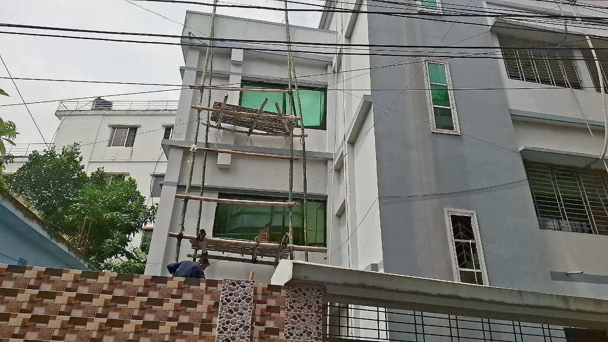 মাগুরায় সাকিবের বাড়িতে চলছে সংস্কারকাজ