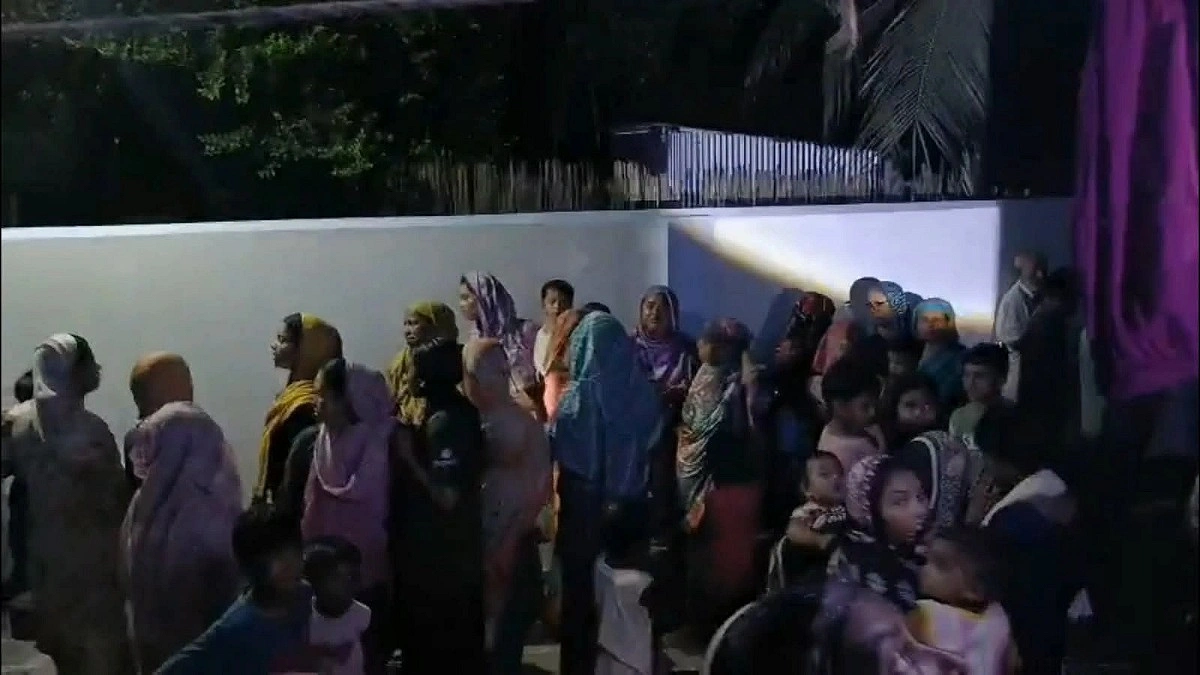 ঘরে গৃহবধূর রক্তাক্ত মরদেহ, খোয়া গেল আইফোন