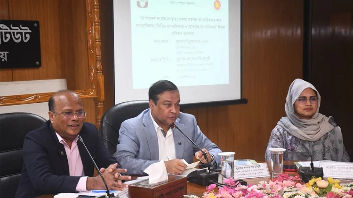 সাদাকে সাদা, কালোকে কালো বলা উচিত সাংবাদিকদের