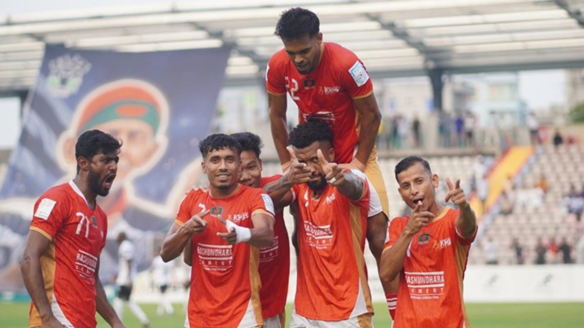 শেষ সময়ে মাঠে নেমেও কিংসের শক্তিশালী দল