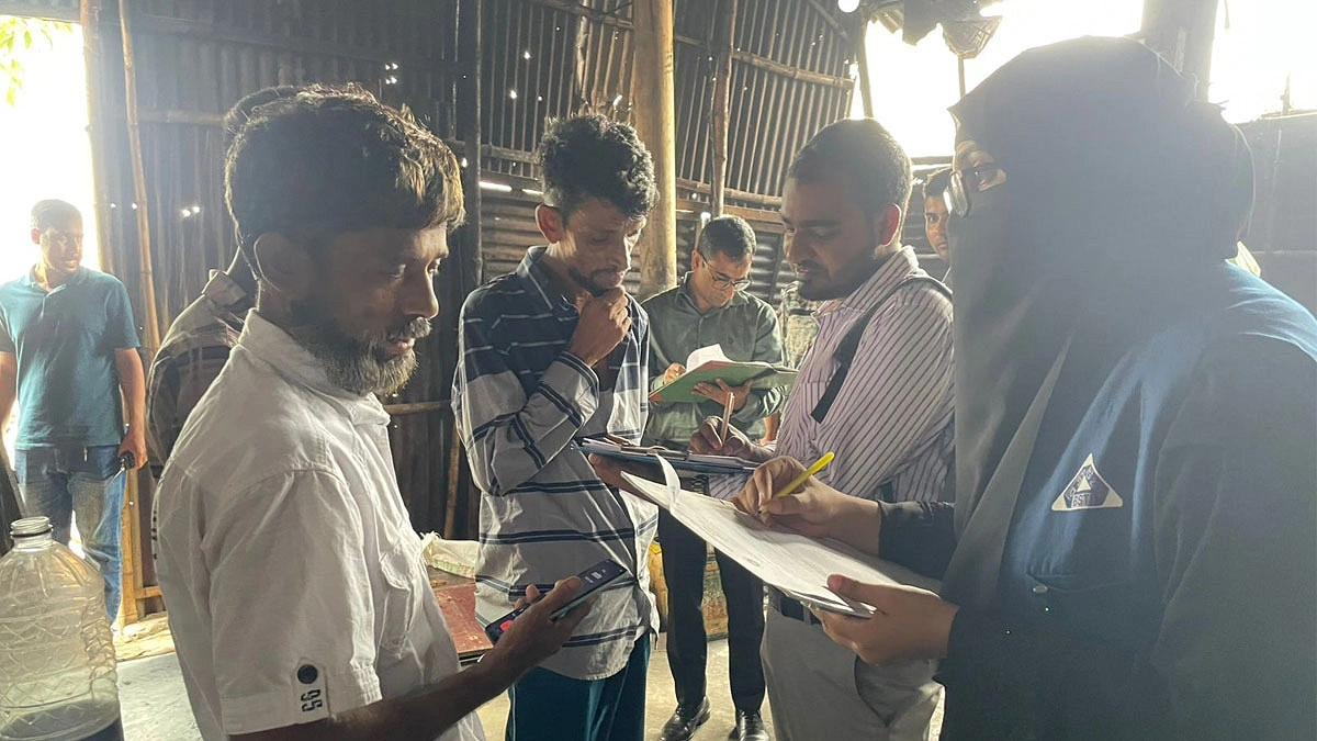 মিরপুরে অস্বাস্থ্যকর পরিবেশে মিষ্টি তৈরির কারখানায় জরিমানা