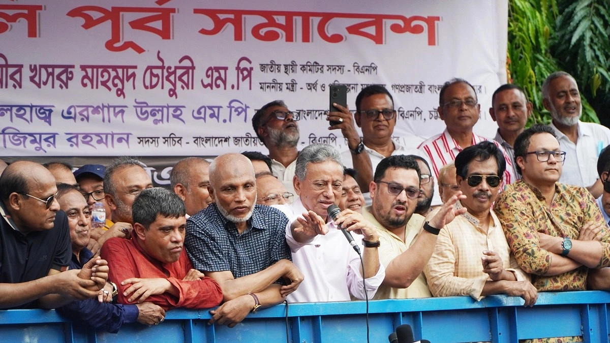 চাঁদাবাজ দখলদারদের ধরে পুলিশের হাতে তুলে দিন : আমির খসরু