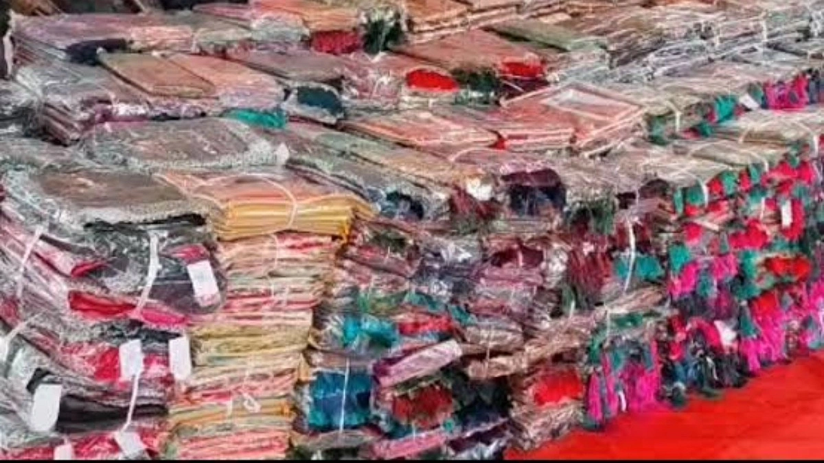 বালুর নিচে কোটি টাকার ভারতীয় পণ্য