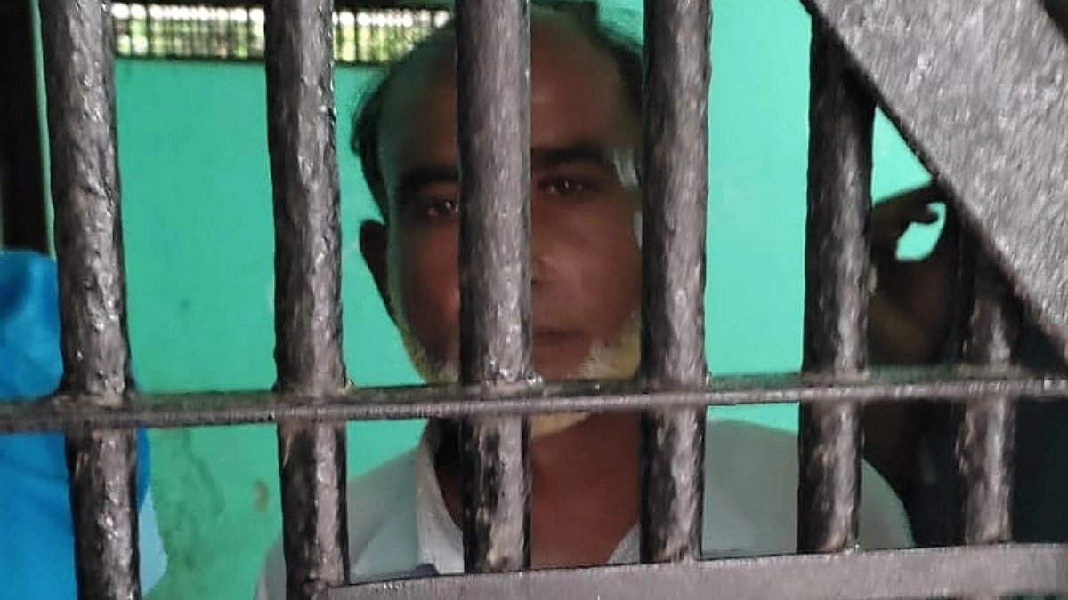 যুবলীগ কর্মী ছেলে পলাতক, ‘পেন্ডিং মামলায়’ গ্রেপ্তার কৃষক বাবা