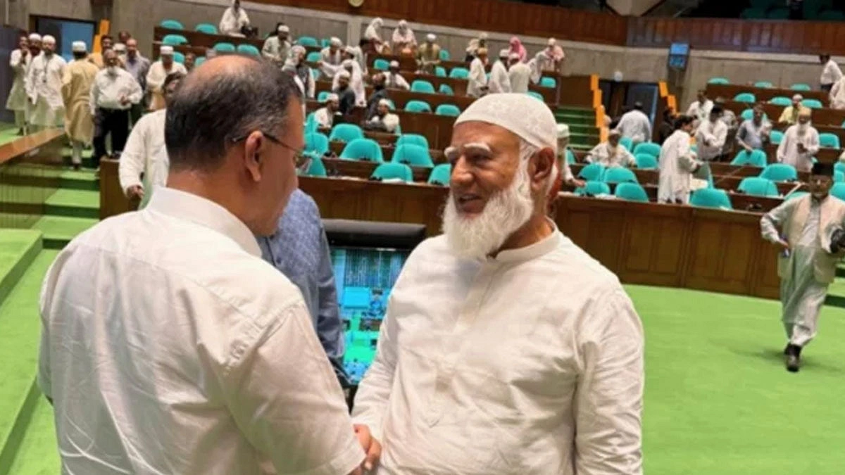 বিরোধীদলীয় নেতাকে ১৫০ টাকার লাঞ্চের দাওয়াত প্রধানমন্ত্রীর