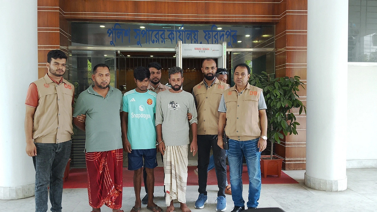 ফরিদপুরে কালীবাড়ি মন্দিরের চুরি হওয়া কষ্টিপাথরের মূর্তি উদ্ধার, গ্রেপ্তার ৪