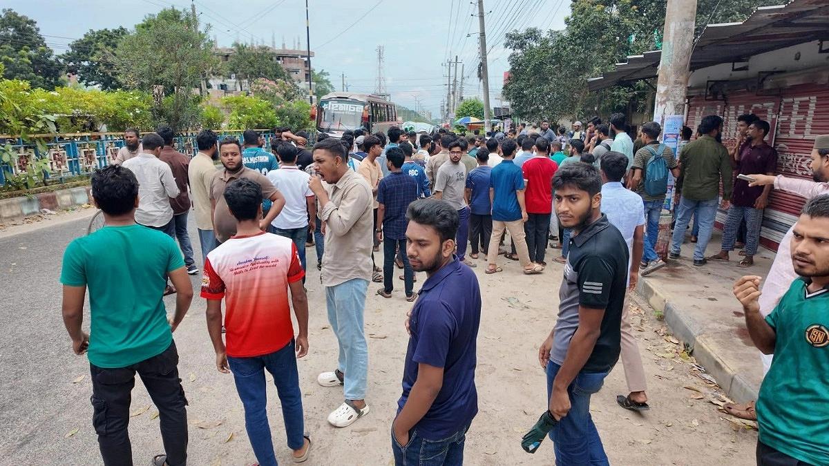রাজশাহীর সরকারি পদ্মা কলেজে ছাত্রদল-শিবির সংঘর্ষ, আহত ৫