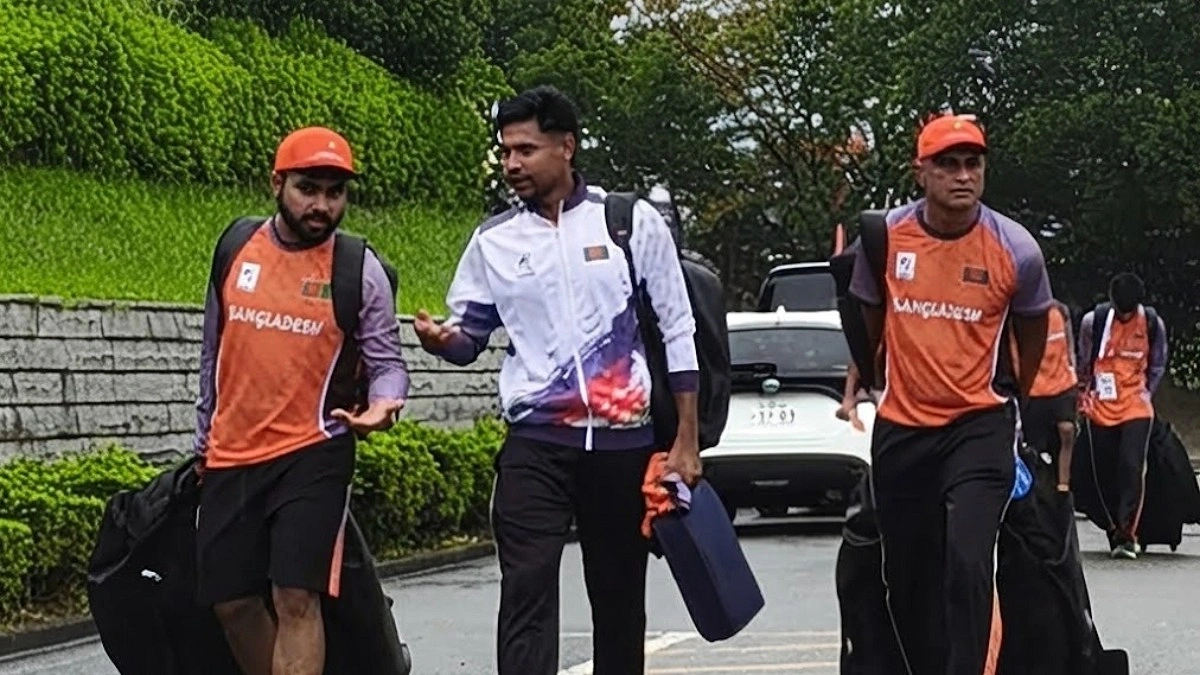 পাহাড়ের কোলে ক্রিকেট বনাম বৃষ্টির লড়াই