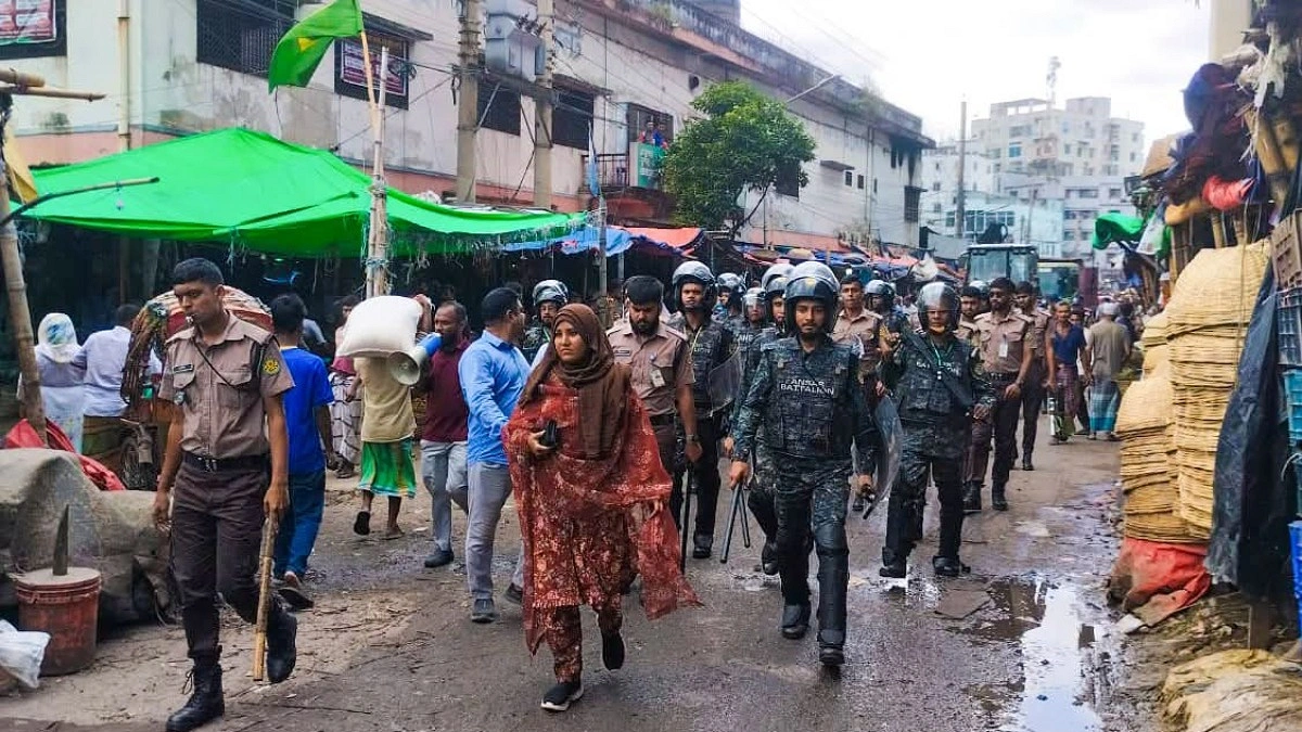 রাজধানীতে সড়ক-ফুটপাত দখলমুক্ত করতে ডিএনসিসির অভিযান