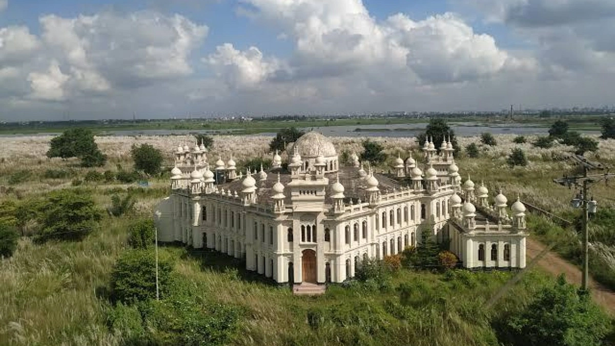 কেরানীগঞ্জের সাউথ টাউনে মসজিদ নাকি রাজপ্রাসাদ