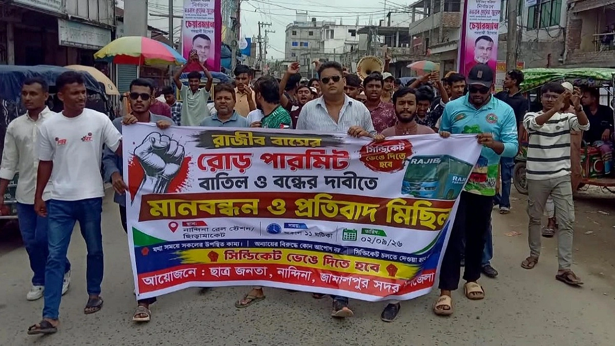 চার প্রাণহানির পর রাজীব পরিবহন বন্ধের দাবি, দুই বাসে ভাঙচুর