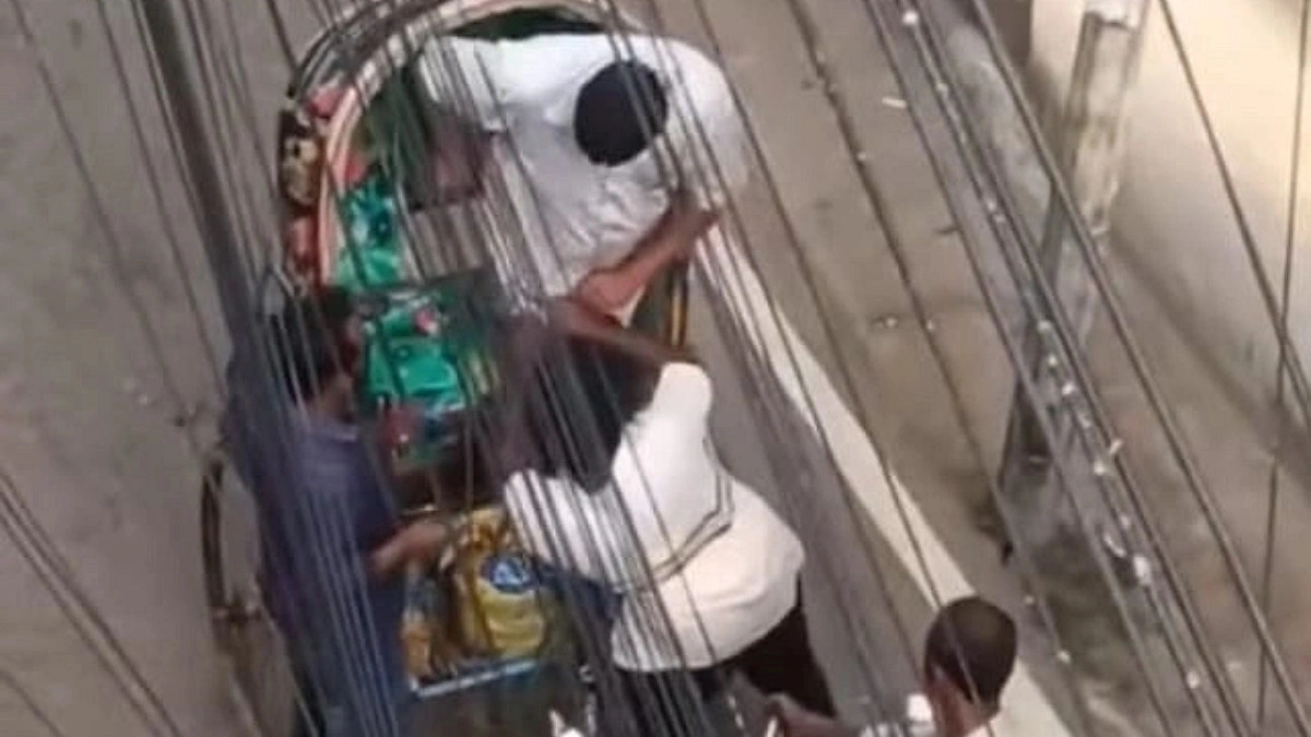 চট্টগ্রামে থানার পেছনে ছিনতাই, ভিডিও ভাইরাল