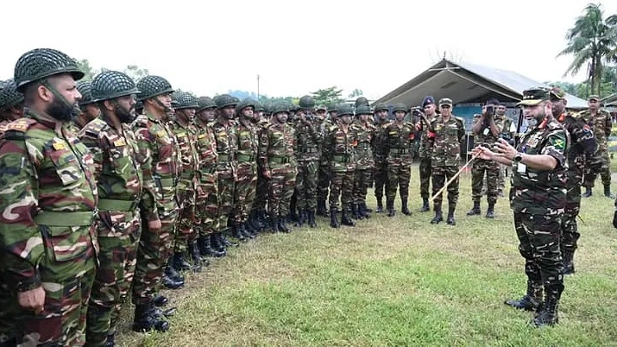 কক্সবাজারে এয়ার ডিফেন্স ফায়ারিং পরিদর্শনে সেনাপ্রধান