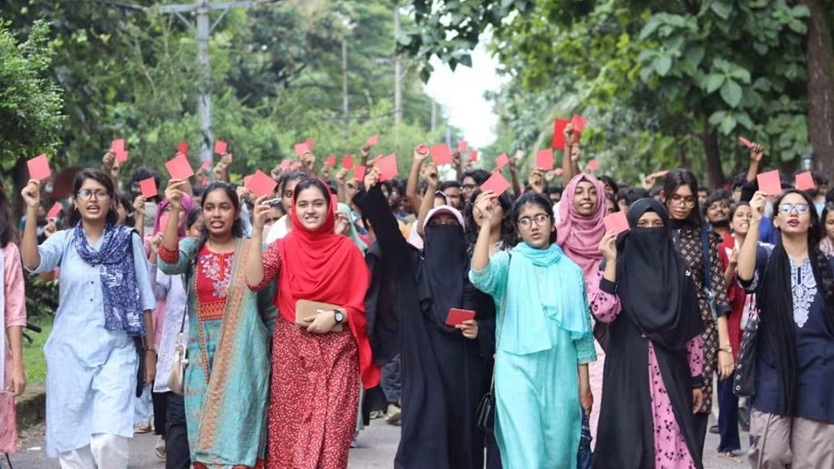 চুয়েটে নতুন ভিসিকে ‘লাল কার্ড’ দেখিয়ে বিক্ষোভ