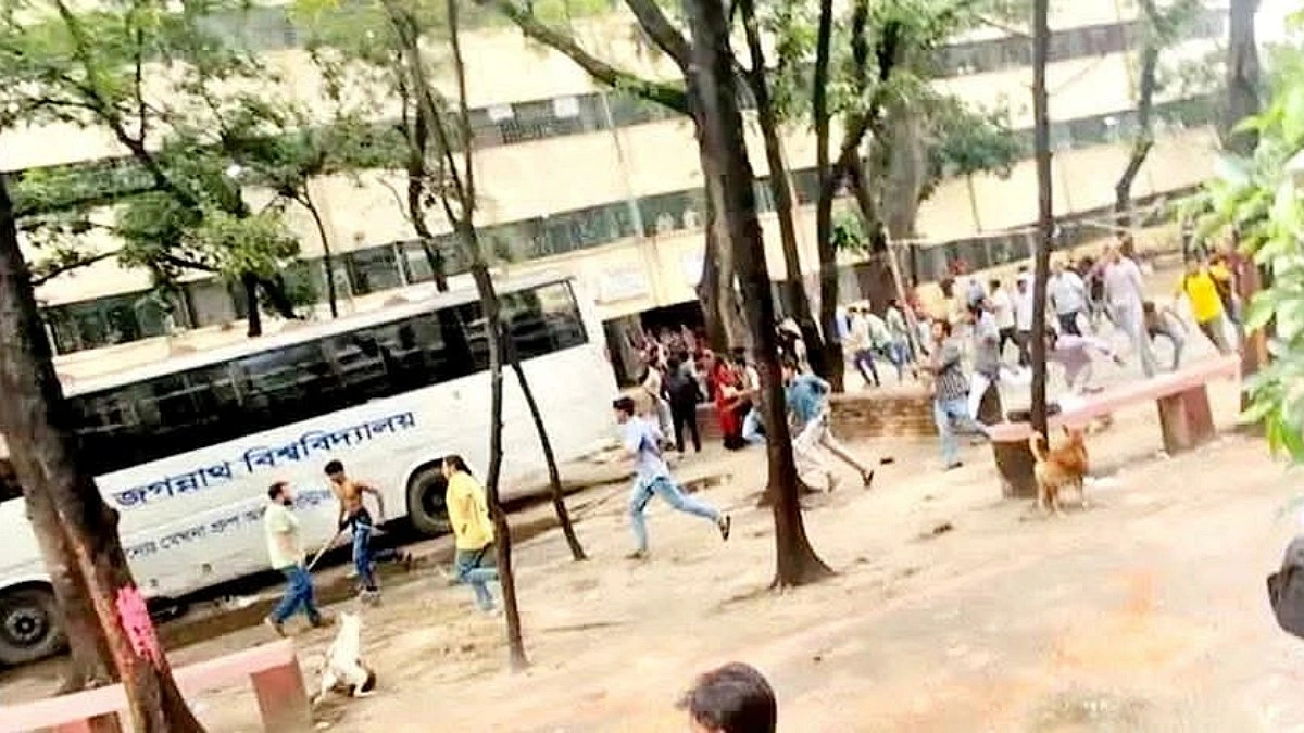 জবিতে ছাত্রদলের দুই গ্রুপের সংঘর্ষ, আহত ৩