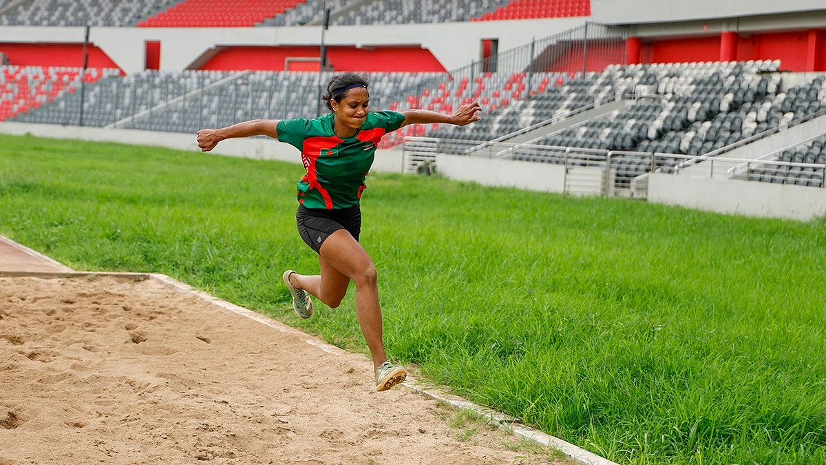 নিজের প্রিয় ইভেন্ট লং জাম্পে গত সামার অ্যাথলেটিকসে জাতীয় রেকর্ড করে সোনা জেতেন।