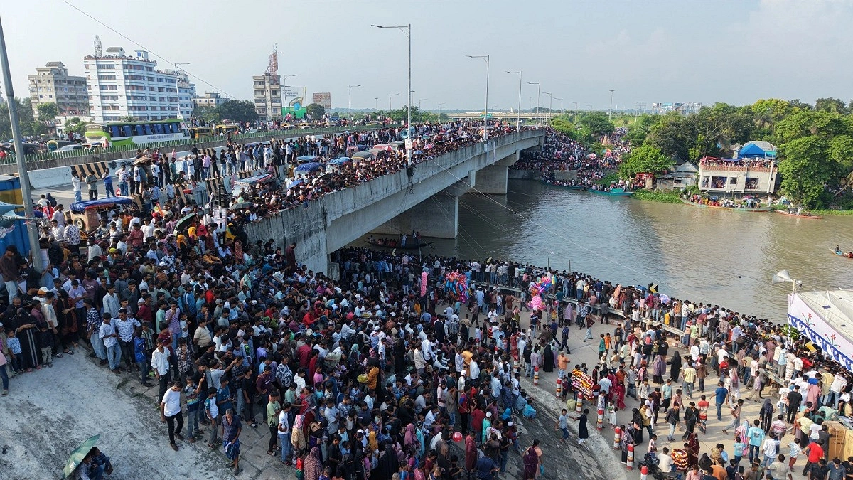 কুমার নদে শত বছরের ঐতিহ্যবাহী নৌকাবাইচ