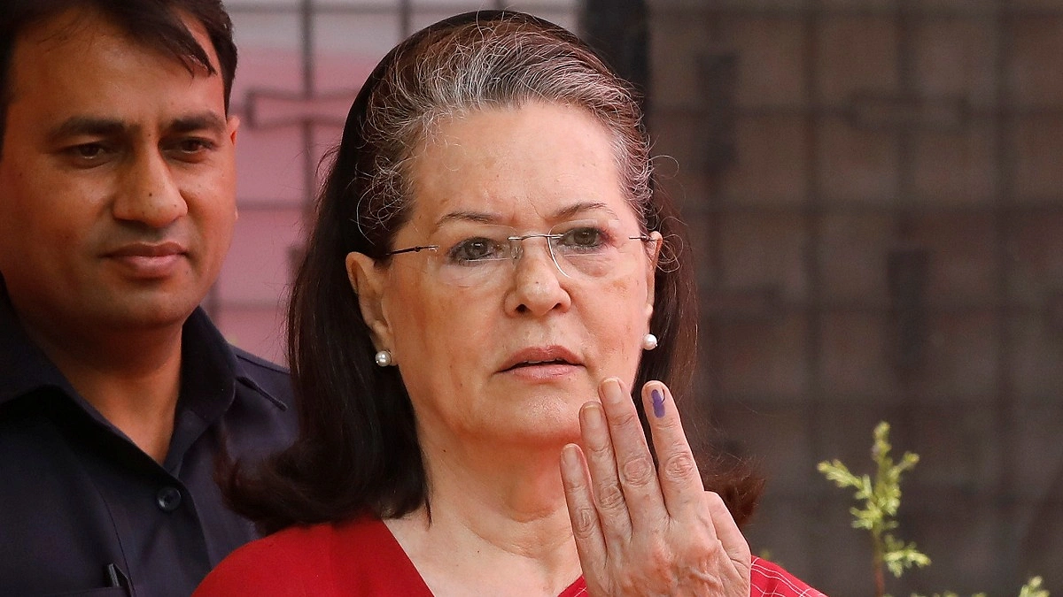 সোনিয়া গান্ধীর নাগরিকত্ব মামলা ফের শুরুর নির্দেশ দিল্লির আদালতের