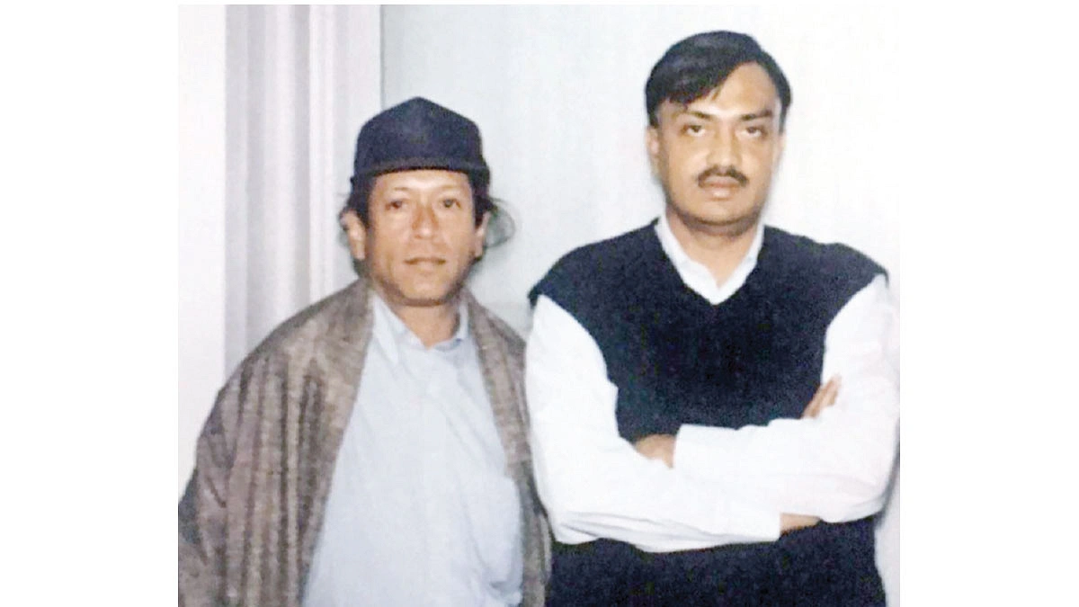লাকী আখান্দের সঙ্গে গীতিকার গোলাম মোর্শেদ