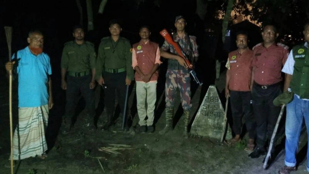 বিরামপুর সীমান্তে ৩০ জনকে পুশইনের চেষ্টা, ঠেকাল বিজিবি-গ্রামবাসী